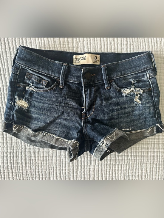 Women Shorts · Abercrombie & Fitch — photo 1 of 1